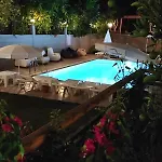 Apartamento Perfectly Located In Walking Distance To The Side