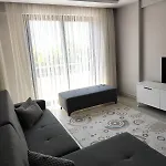 Apartamento Perfectly Located In Walking Distance To The *