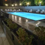 Perfectly Located In Walking Distance To The Apartamento Side