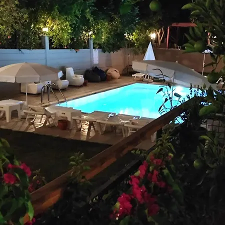 Апартаменты Perfectly Located In Walking Distance To The Сиде