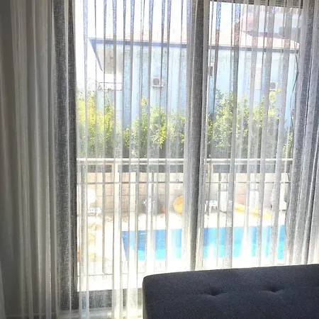 Perfectly Located In Walking Distance To The * Сіде