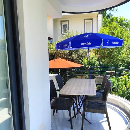 Апартаменты Perfectly Located In Walking Distance To The *