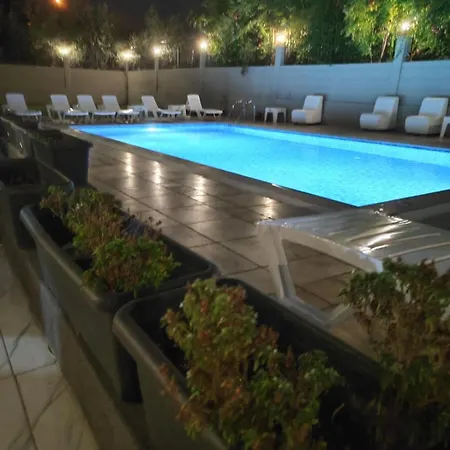 Perfectly Located In Walking Distance To The Апартаменти Сіде